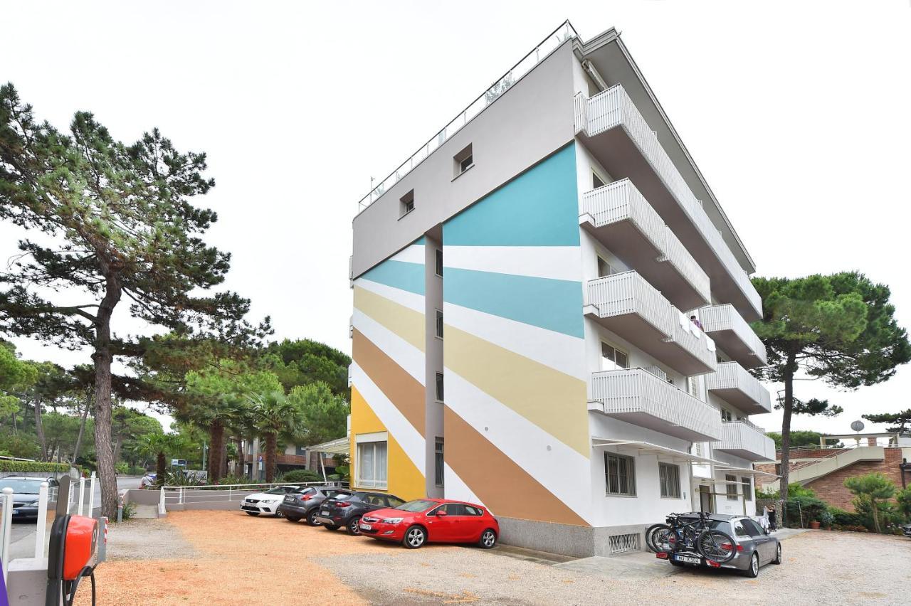 Hotel Meuble Nazionale Lignano Sabbiadoro Exterior foto